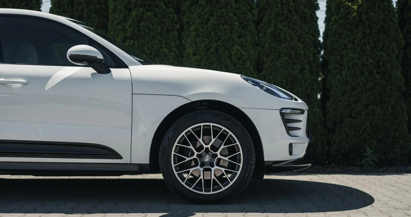 Porsche Macan cena 159990 przebieg: 139900, rok produkcji 2017 z Przedbórz małe 781